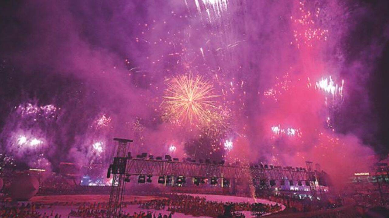 10,000-dhak drumroll, 1,000 shankha, 3,000 drones welcome Durga to her earthly abode