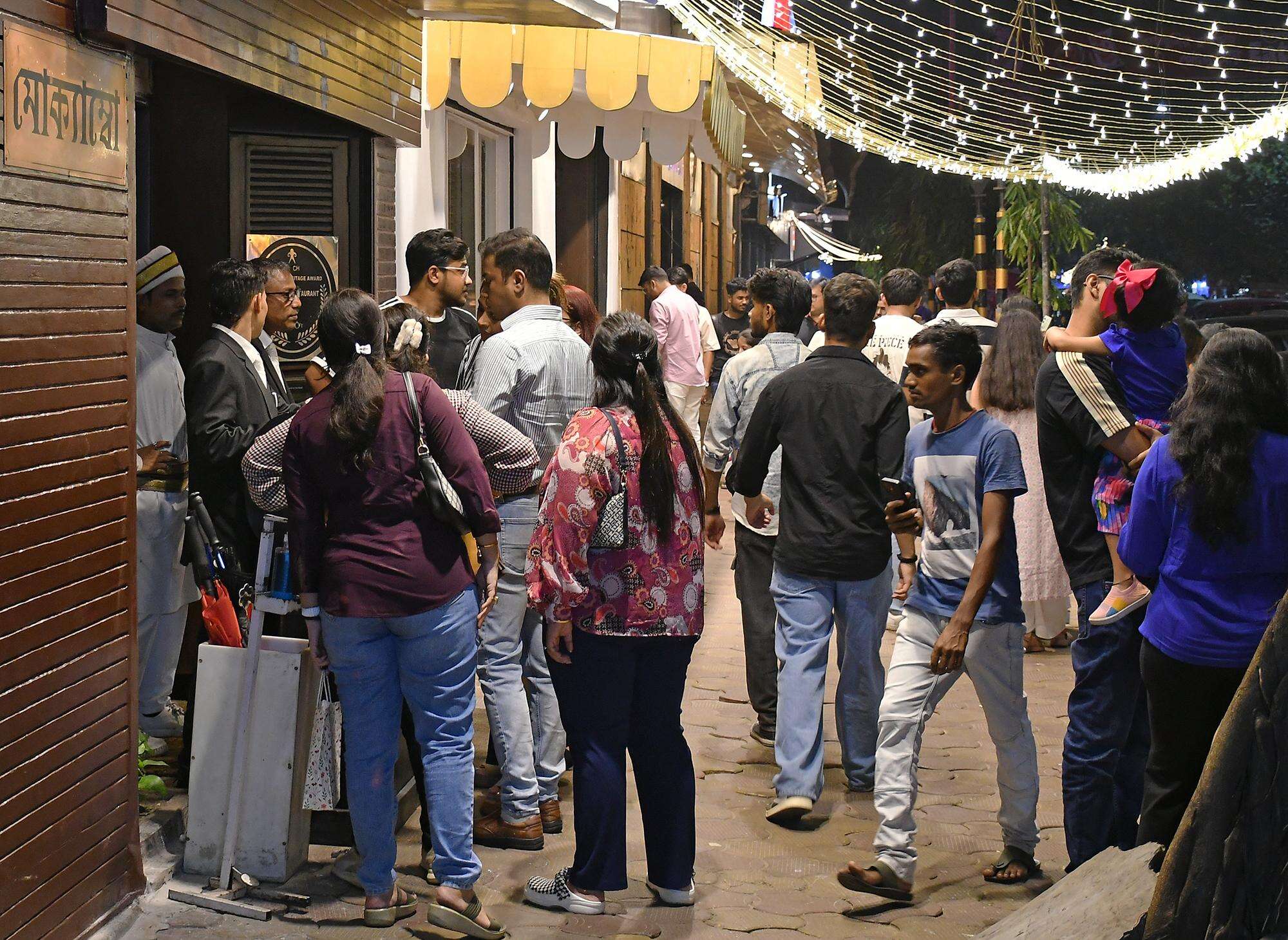 Festive Season Boosts Revenue for Kolkata Restaurants and Bars
