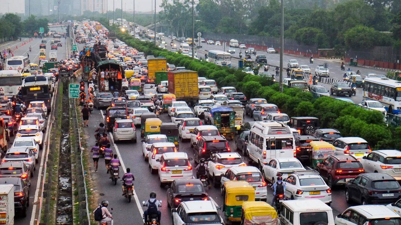 Delhi Announces Early Morning Traffic Diversions Amid Peak‑Hour Surge