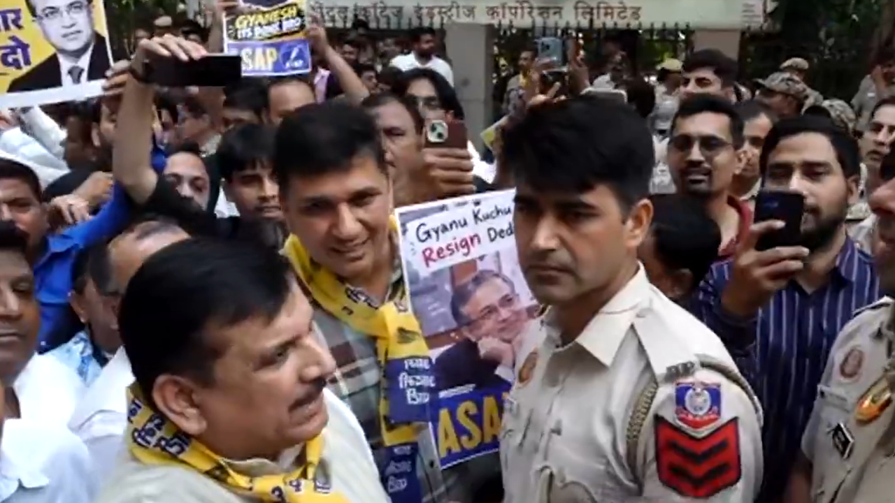 AAP leaders Sanjay Singh, Saurabh Bharadwaj lead protest against CEC Gyanesh Kumar, both detained