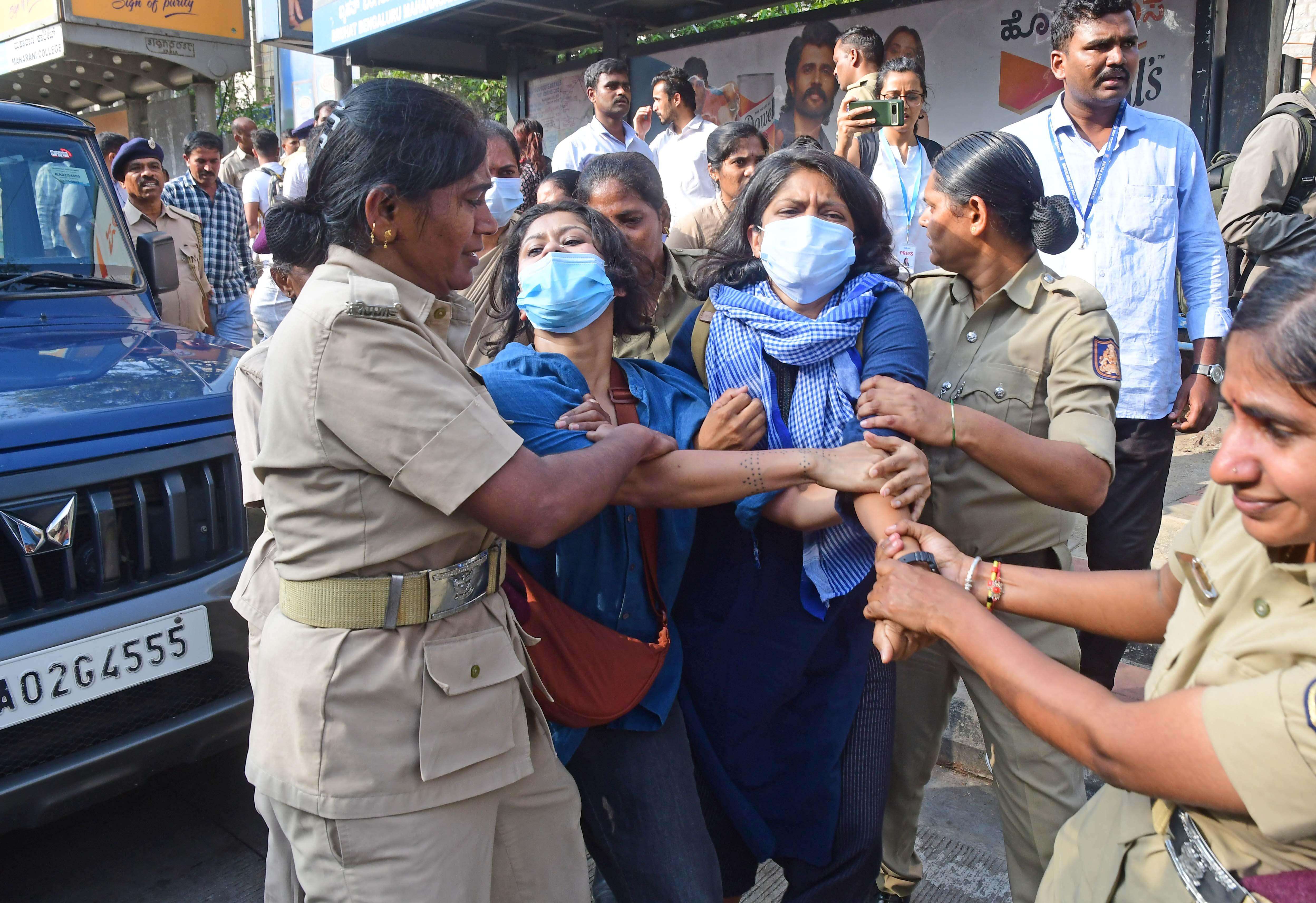 Cops detain anti-SIR protesters, assault journalists