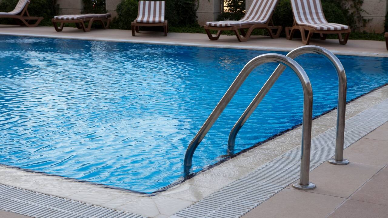 Things you should never do in a swimming pool, even if everyone else is doing them