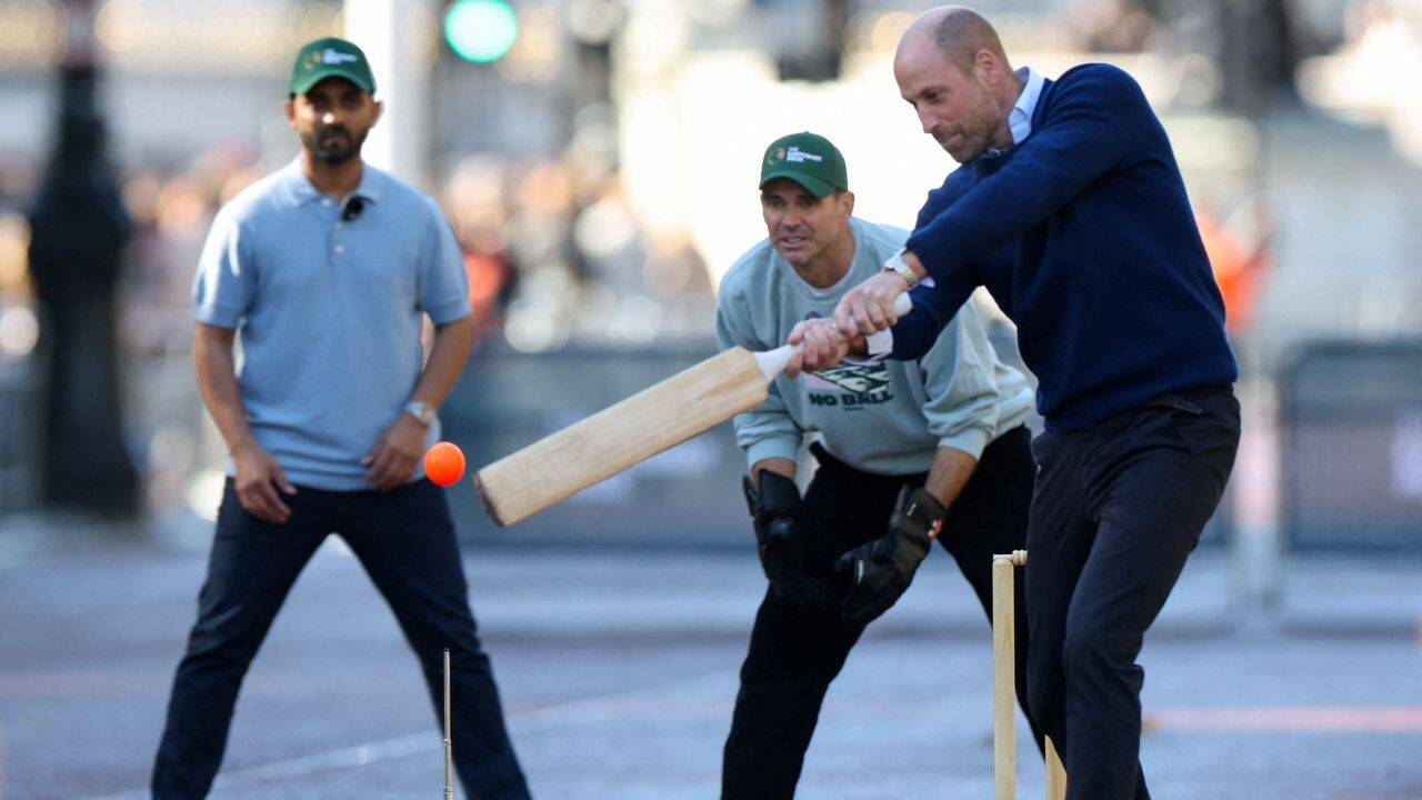 Rahane, Ganguly play cricket with Prince WIlliam outside Buckingham Palace - Watch