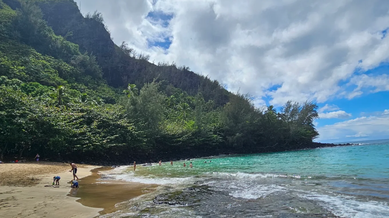 Hawaii’s Hā‘ena State Park reopens after 39 days following Hurricane Lowell