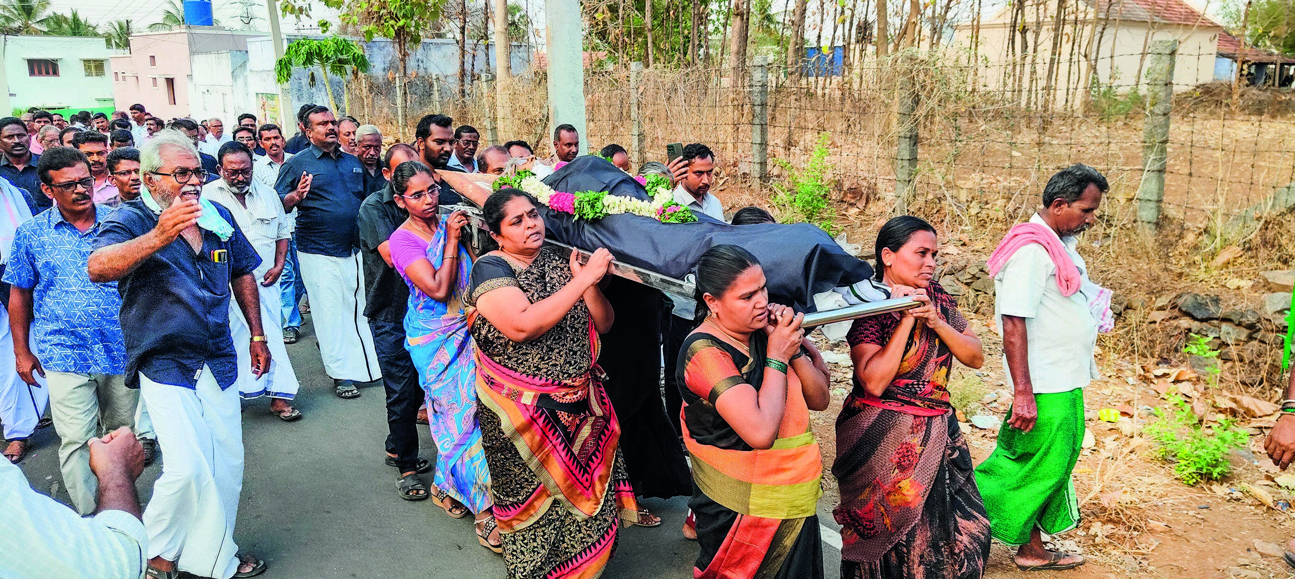 Dravidar Viduthalai Kazhagam Women Lead Funerals, Challenge Patriarchy