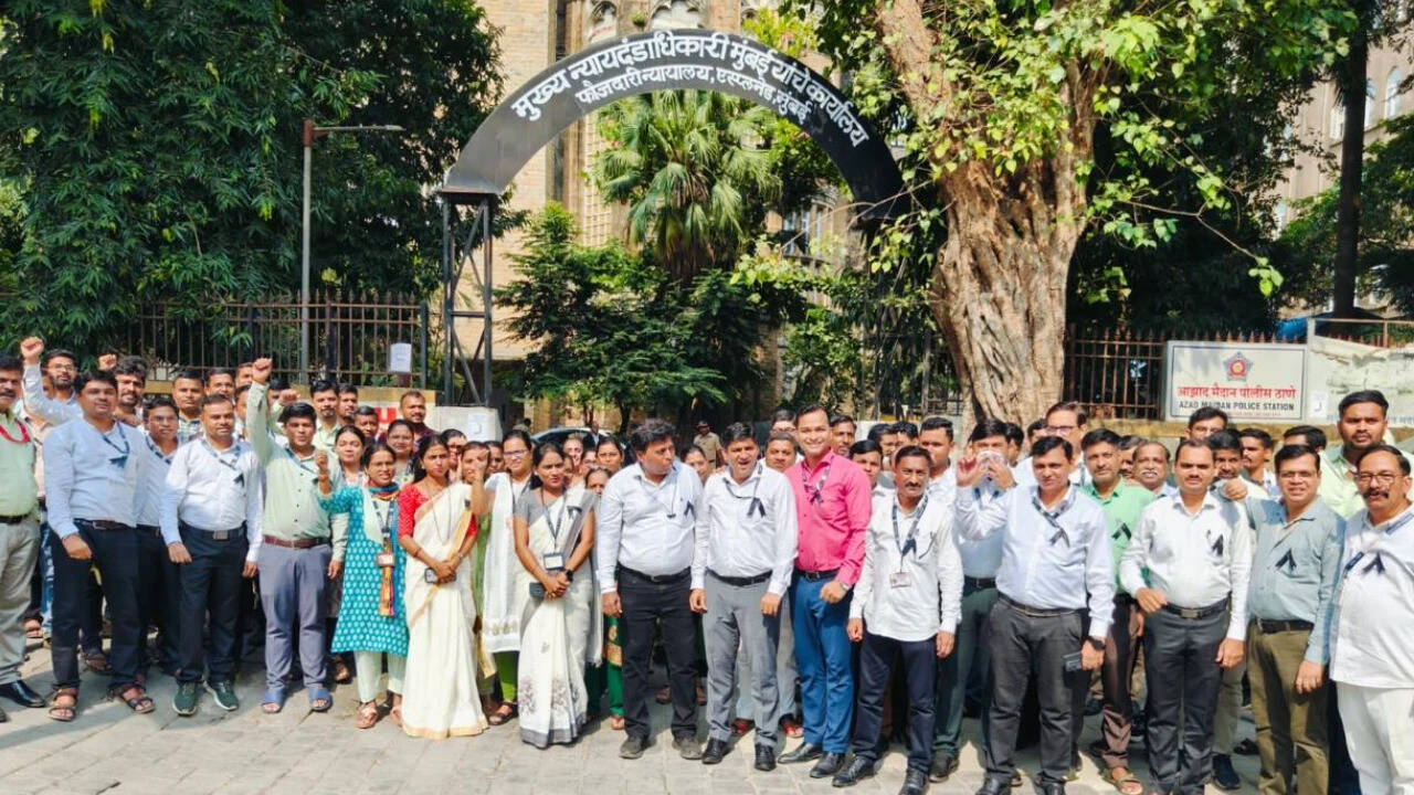 Maharashtra judicial employees protest for pay parity with high court staff