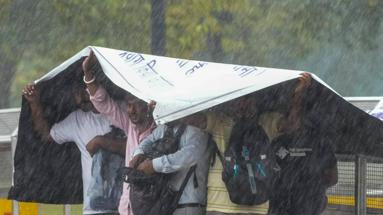 Weather tomorrow: Very heavy rain likely in Tamil Nadu, Puducherry; Delhi to remain dry as thunderstorms, gusty winds lash south India