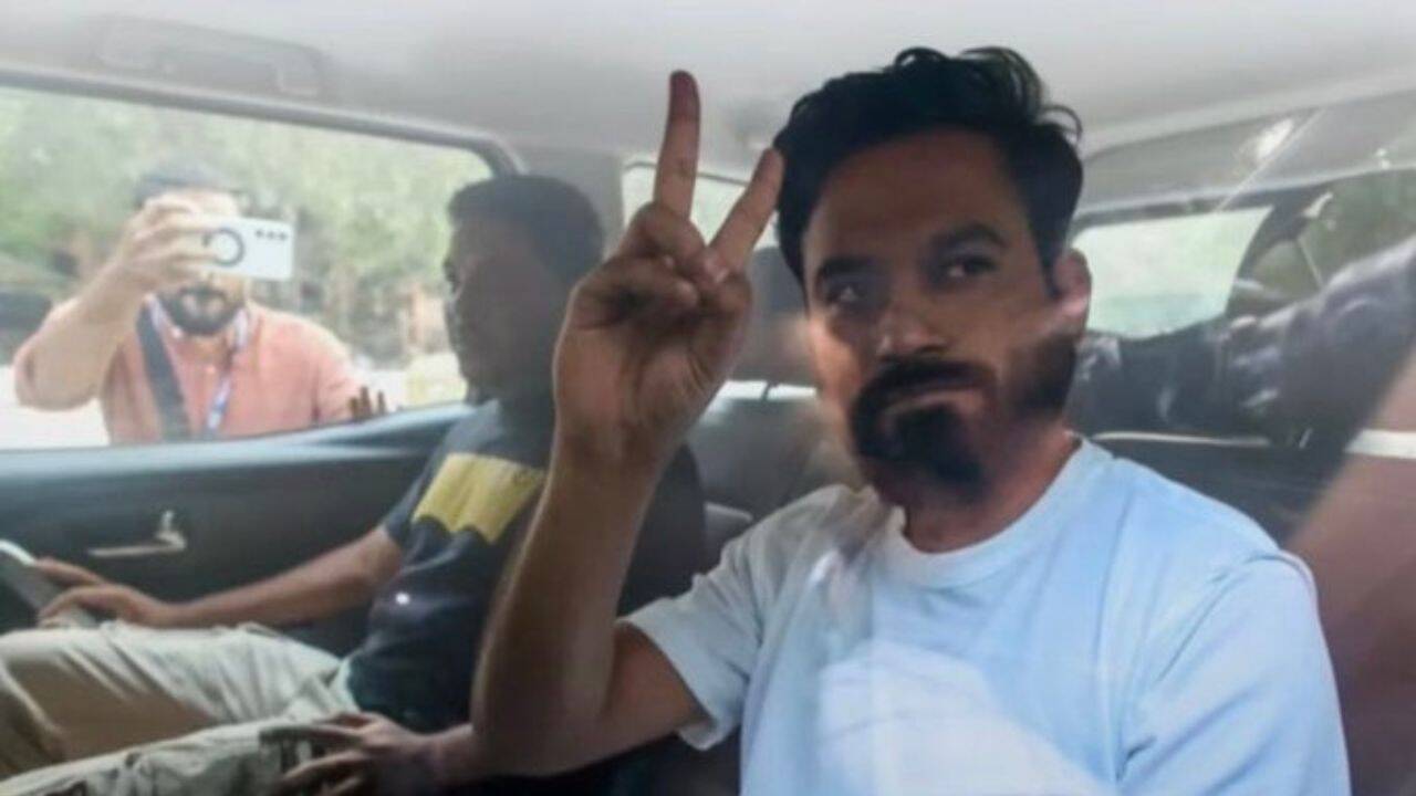‘No wifi and phone’: CJP's Abhijeet Dipke shares Veer-Zaara meme after getting bail
