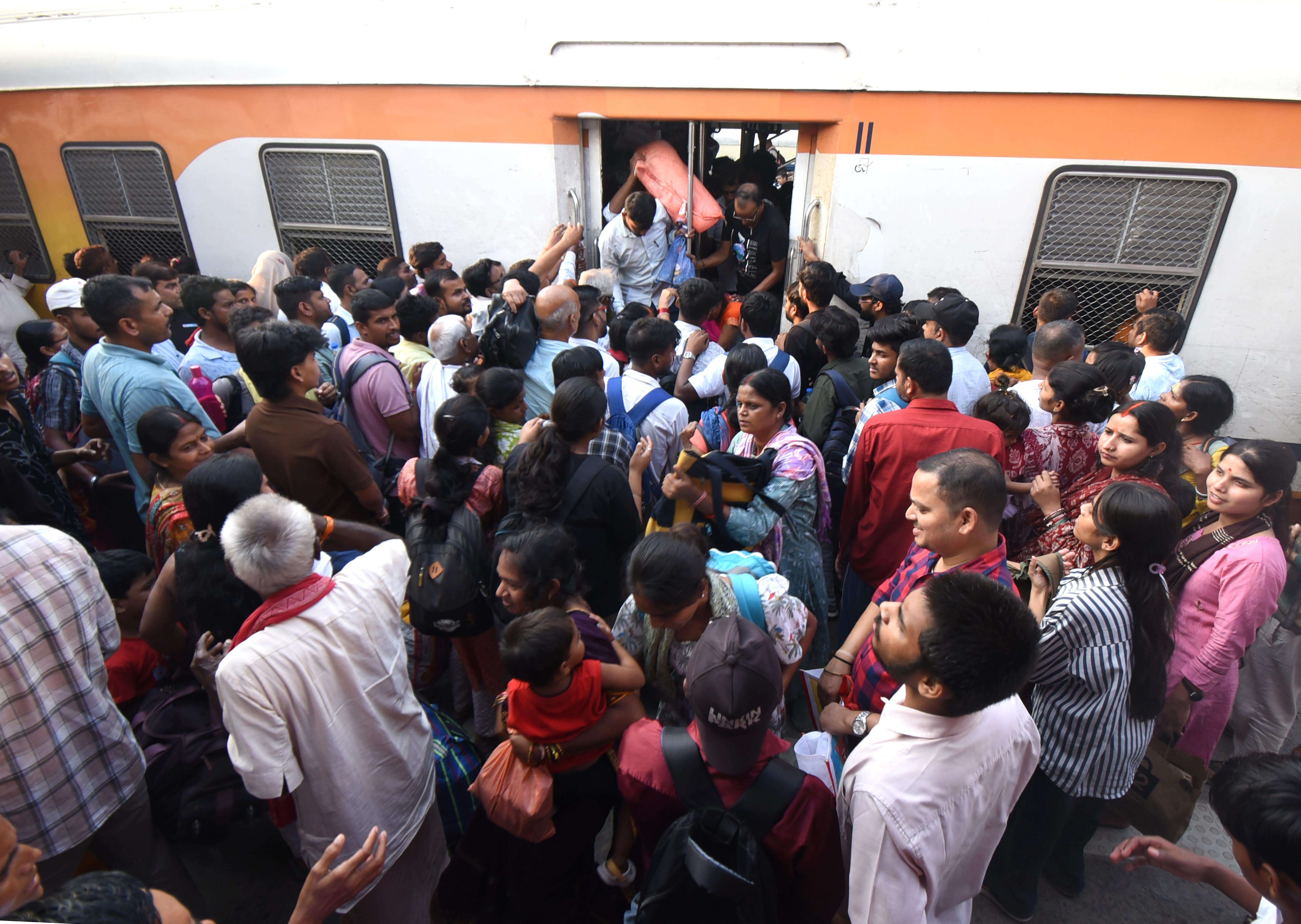 India Deploys Ninety Special Trains to Defuse Festive Travel Surge