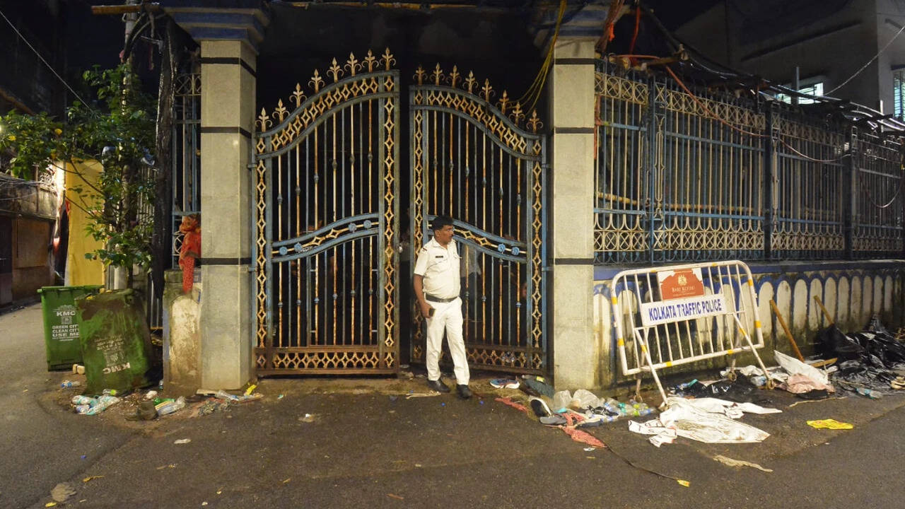 'Mismanagement, misleading announcement': Kolkata Police cite factors behind Chorbagan pandal stampede