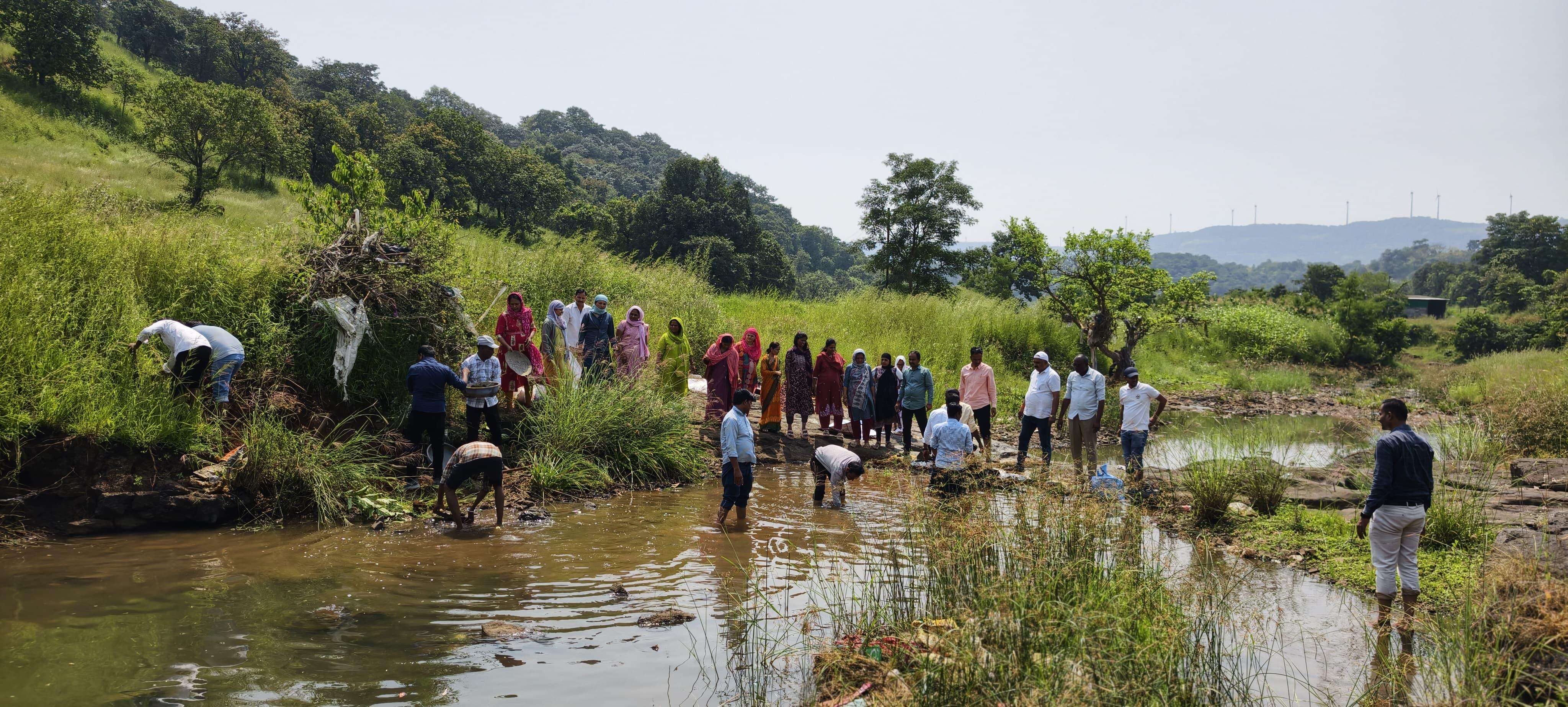 Teachers Construct Vanarai Bund in Tribal Village, Demonstrating Community Initiative