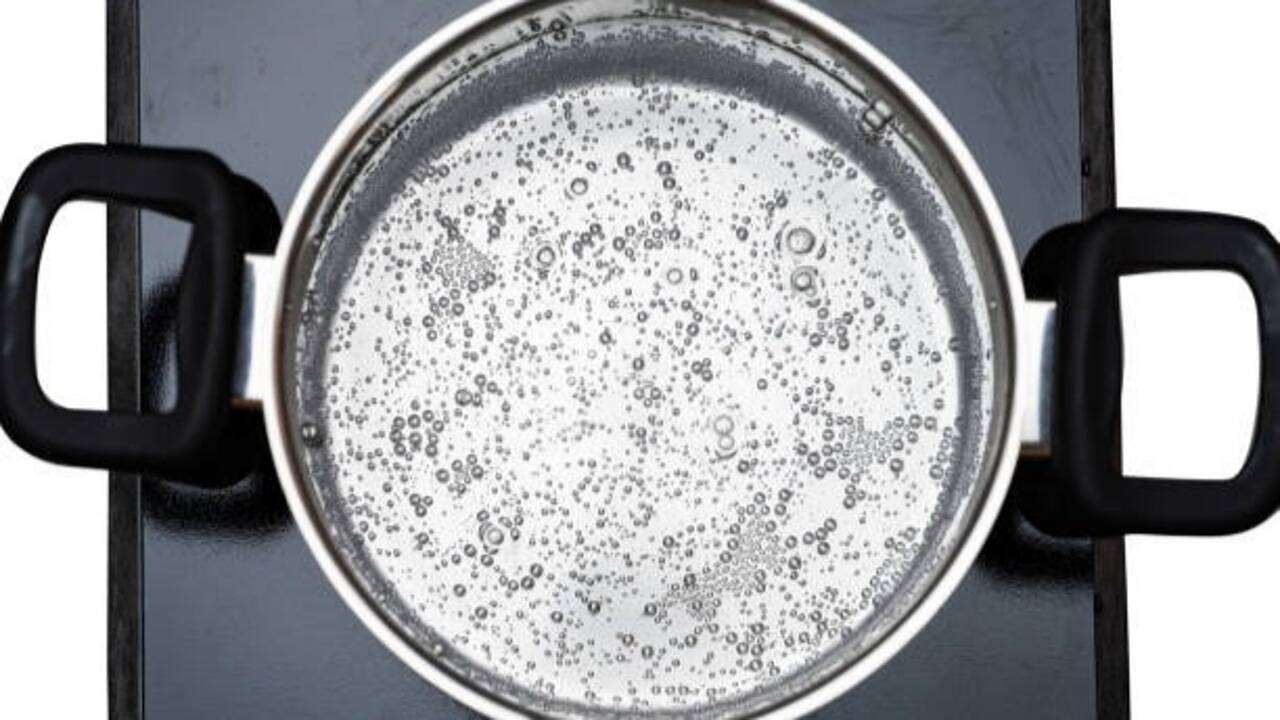 How to remove stubborn grease from stainless steel pans with a lemon: An easy cleaning trick to remove greasy residue and restore shine without harsh chemicals