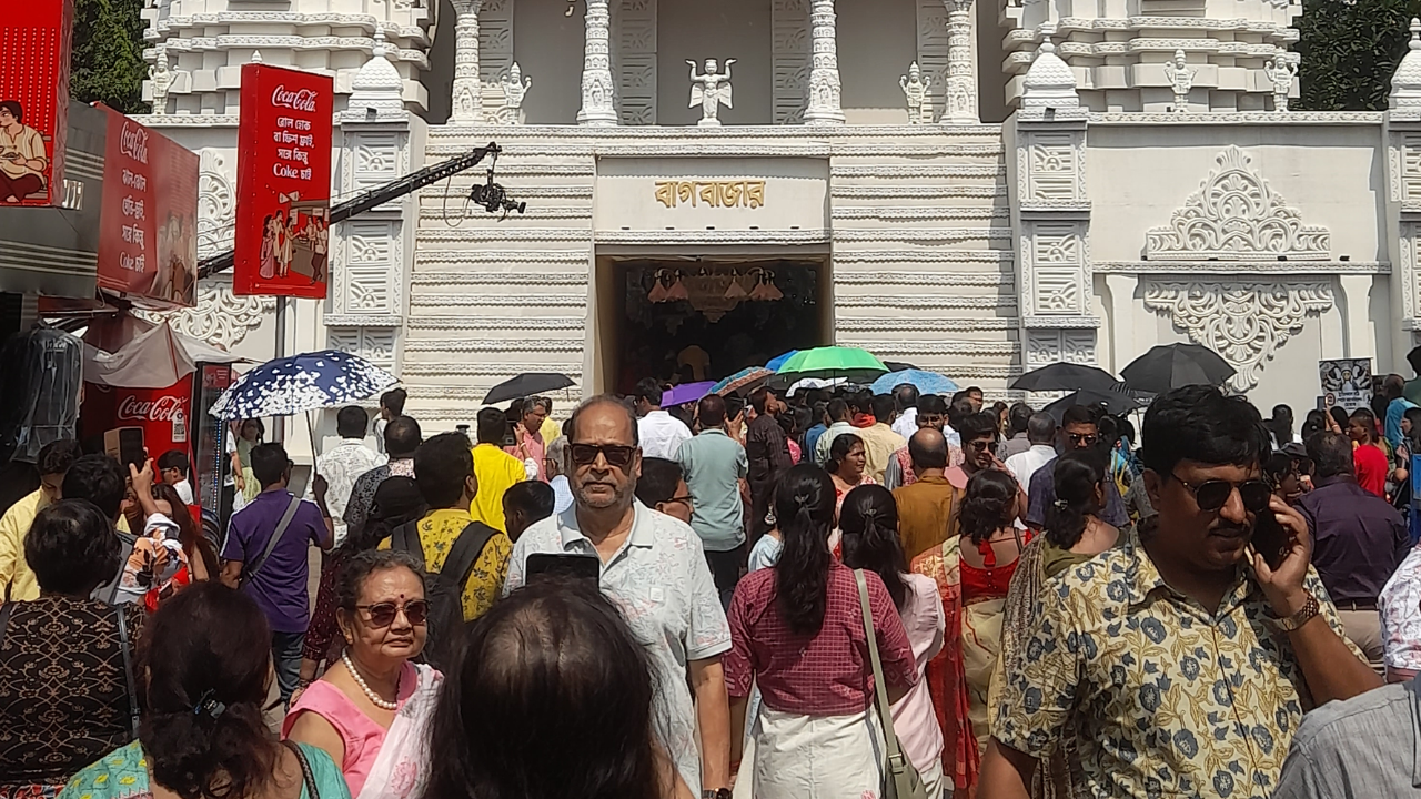 Stampede spurs safety overhaul at Kolkata Durga Puja pandals