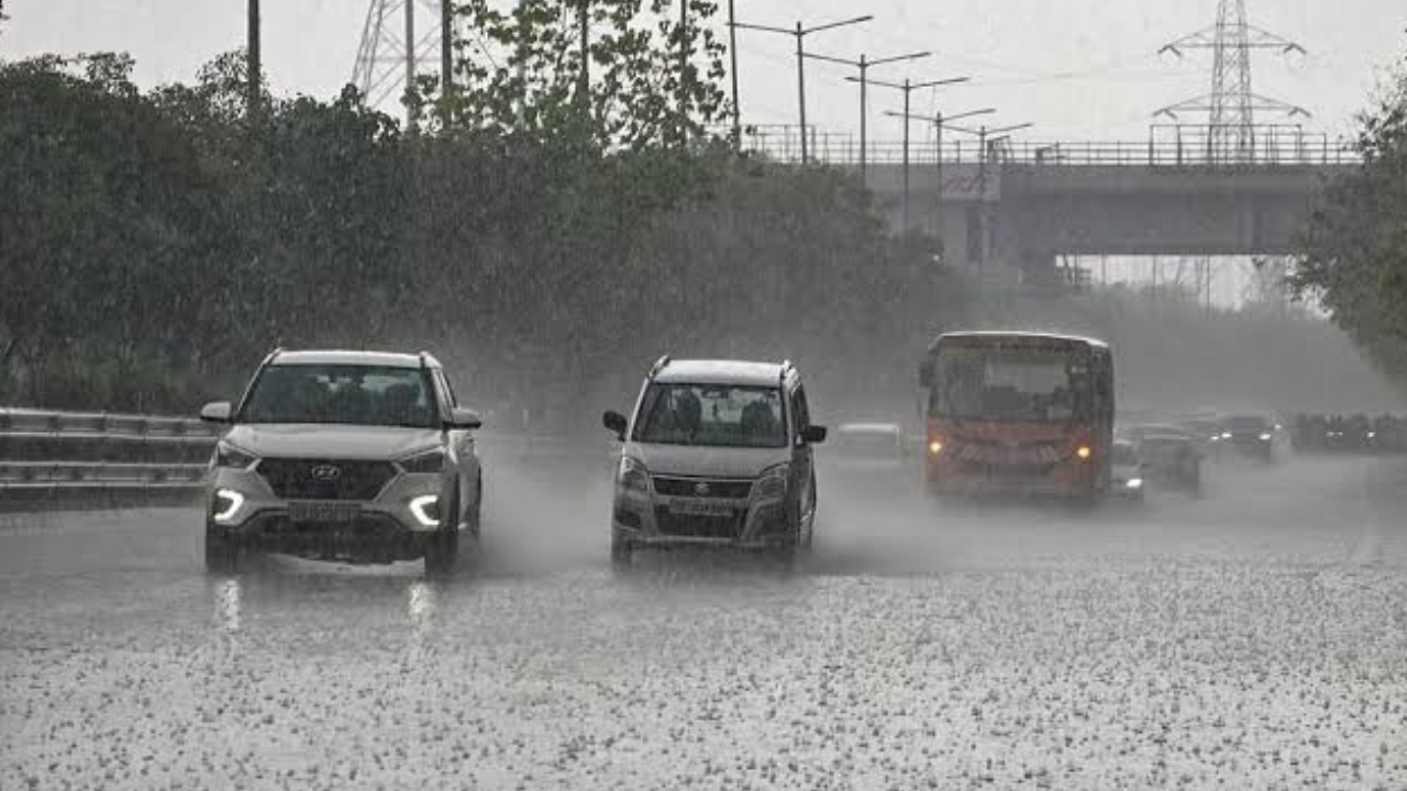 Weather tomorrow: IMD forecasts heavy rain in 5 states; yellow alert in 17 Tamil Nadu districts while Delhi, Northeast to remain dry