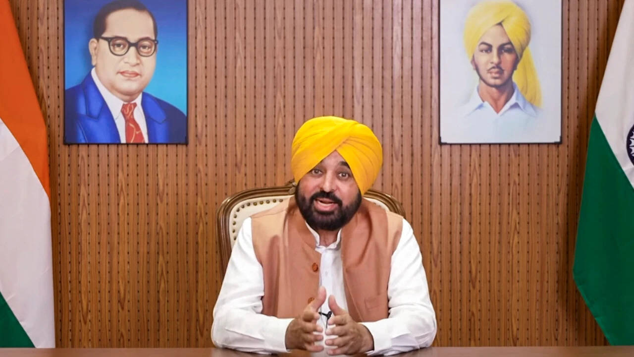 Punjab chief minister fined after three‑hour detention at Delhi airport