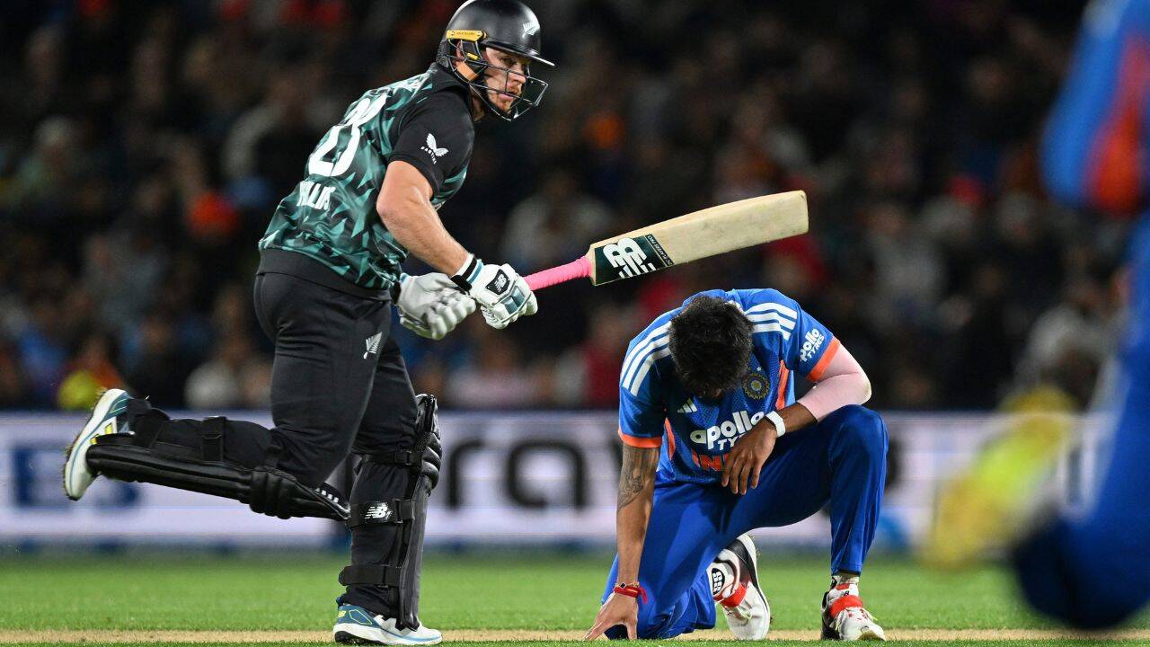 India bowlers make unwanted record as New Zealand run riot in first T20I