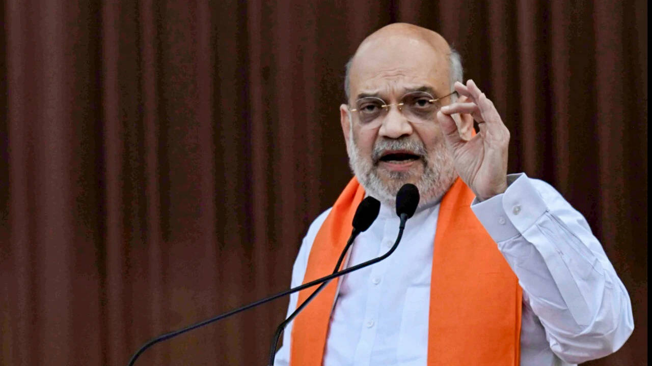 Amit Shah visits Delhi police headquarters amid law and order concerns