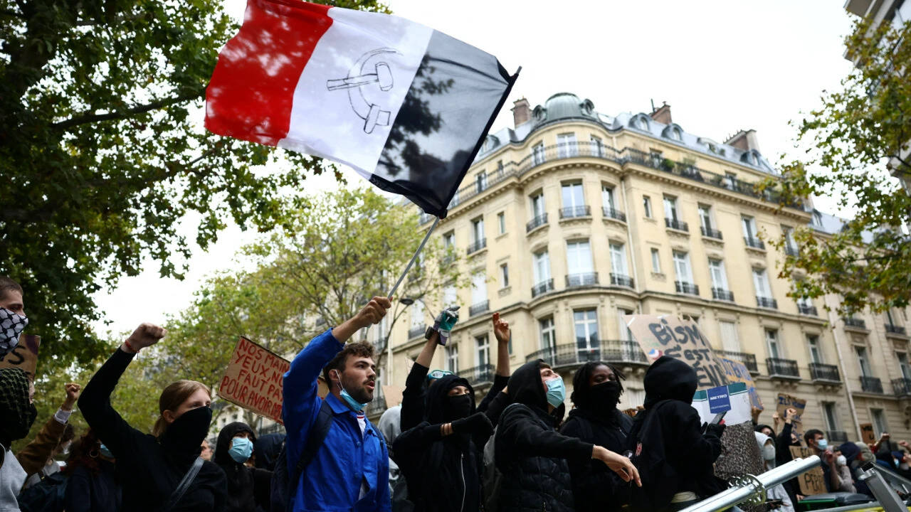 Protesters, cops clash; over 4 lakh march across country – France crisis in videos