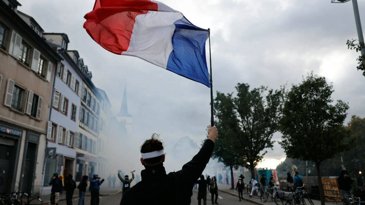 France’s economic woes: Debt nears 122% of GDP, growth forecast at just 0.4%