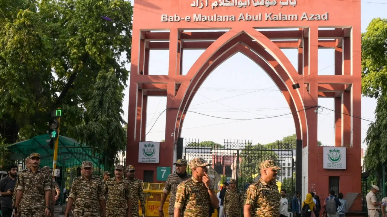 Delhi Police file FIR against opposition MPs over alleged trespassing at Jamia during student protest