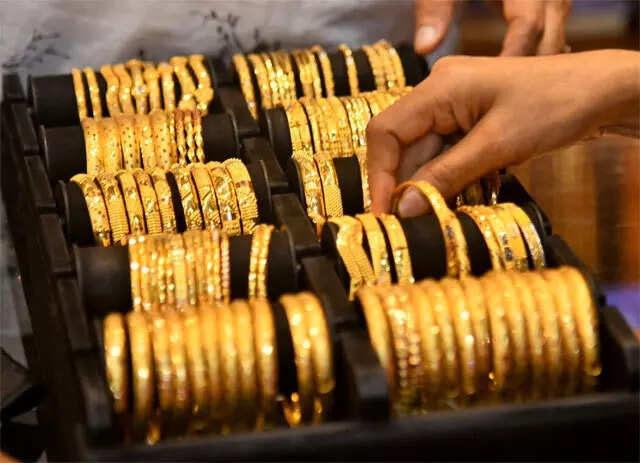Gold, Silver rate today: Gold hovers near three-month low ahead of Fed policy meeting