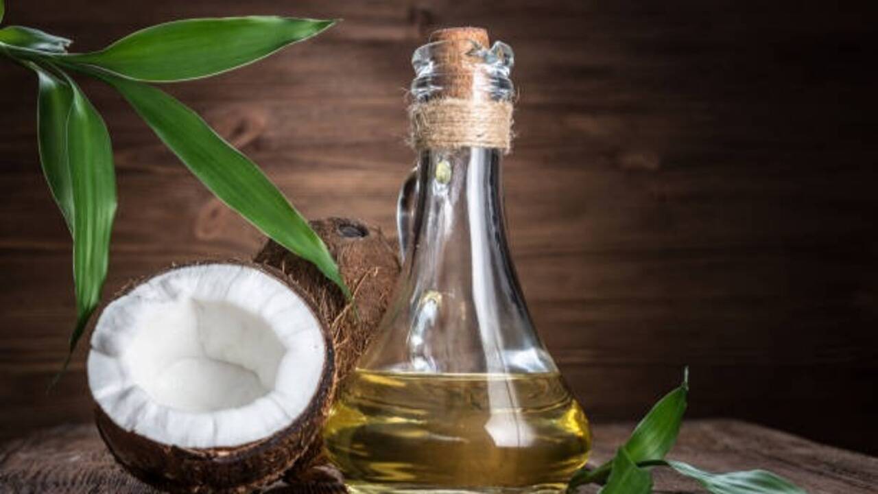 Coconut oil on dry winter skin: When it helps, and when it can backfire