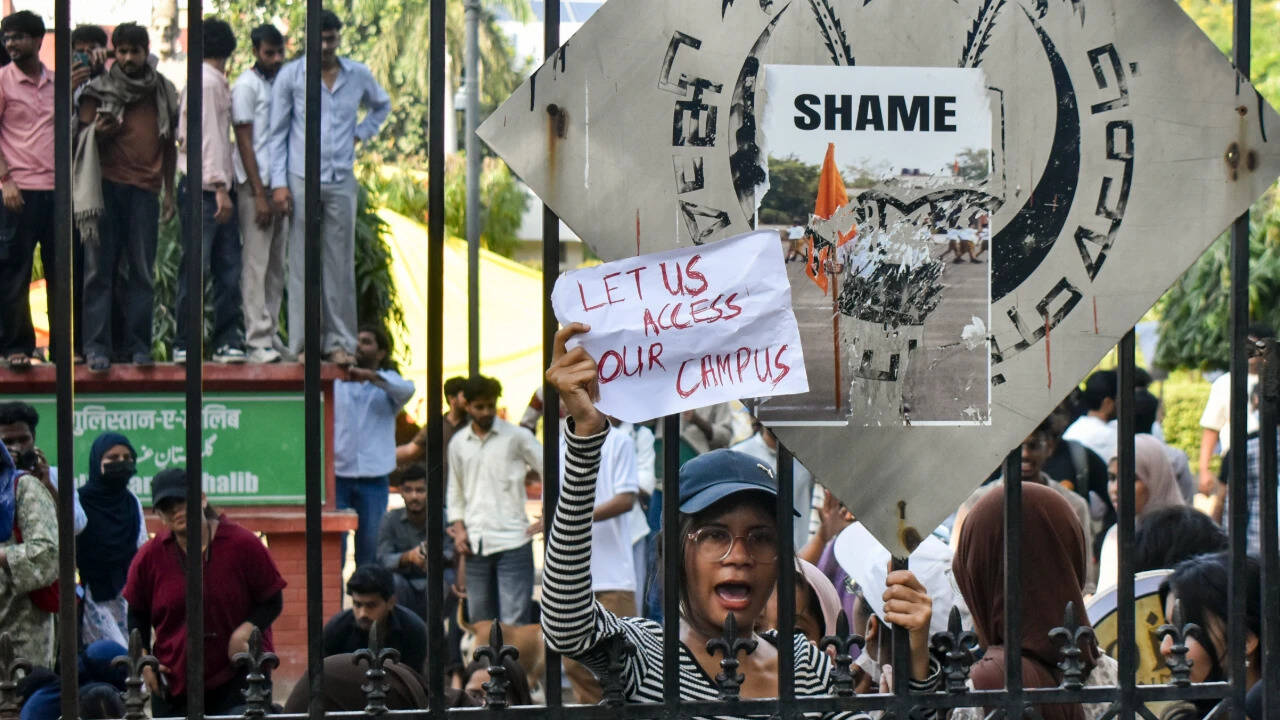 Jamia Millia Islamia warns protesting students of legal action, online classes extended till November 8