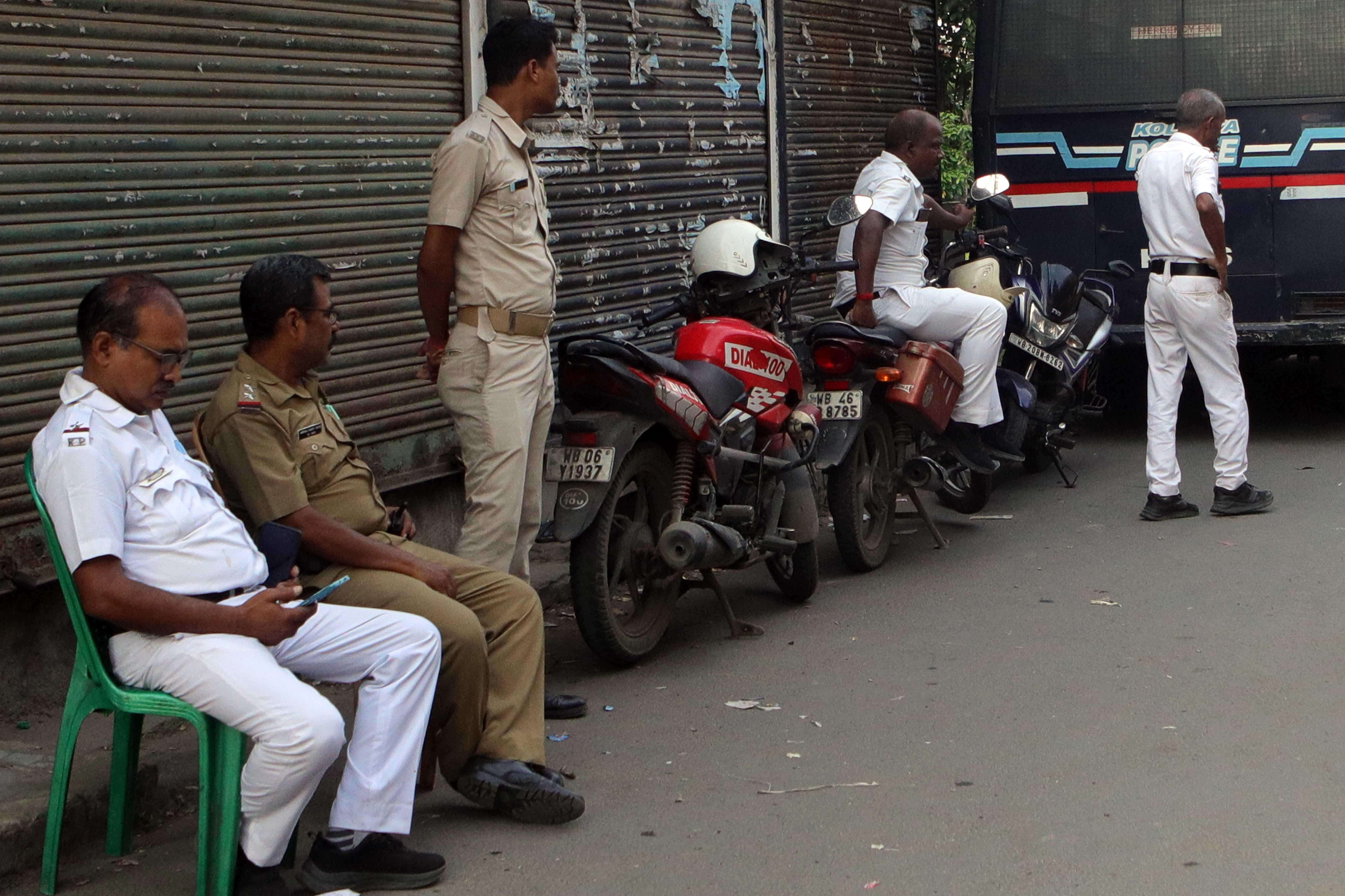 Kolkata Horror: Family Forces Teen and Friends at Gunpoint