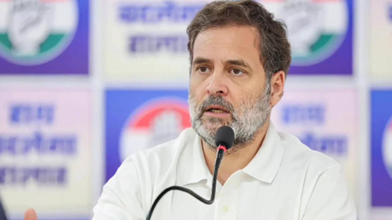 Tell Modi to sack CEC, stir will stop in 30 sec: Rahul to traders