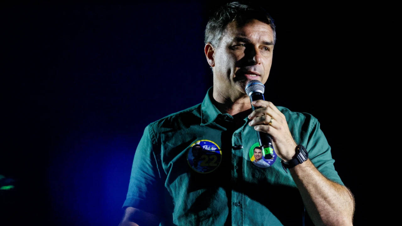 Brazilian Court Bars Flávio Bolsonaro from Leaving Country Amid Money Laundering Probe