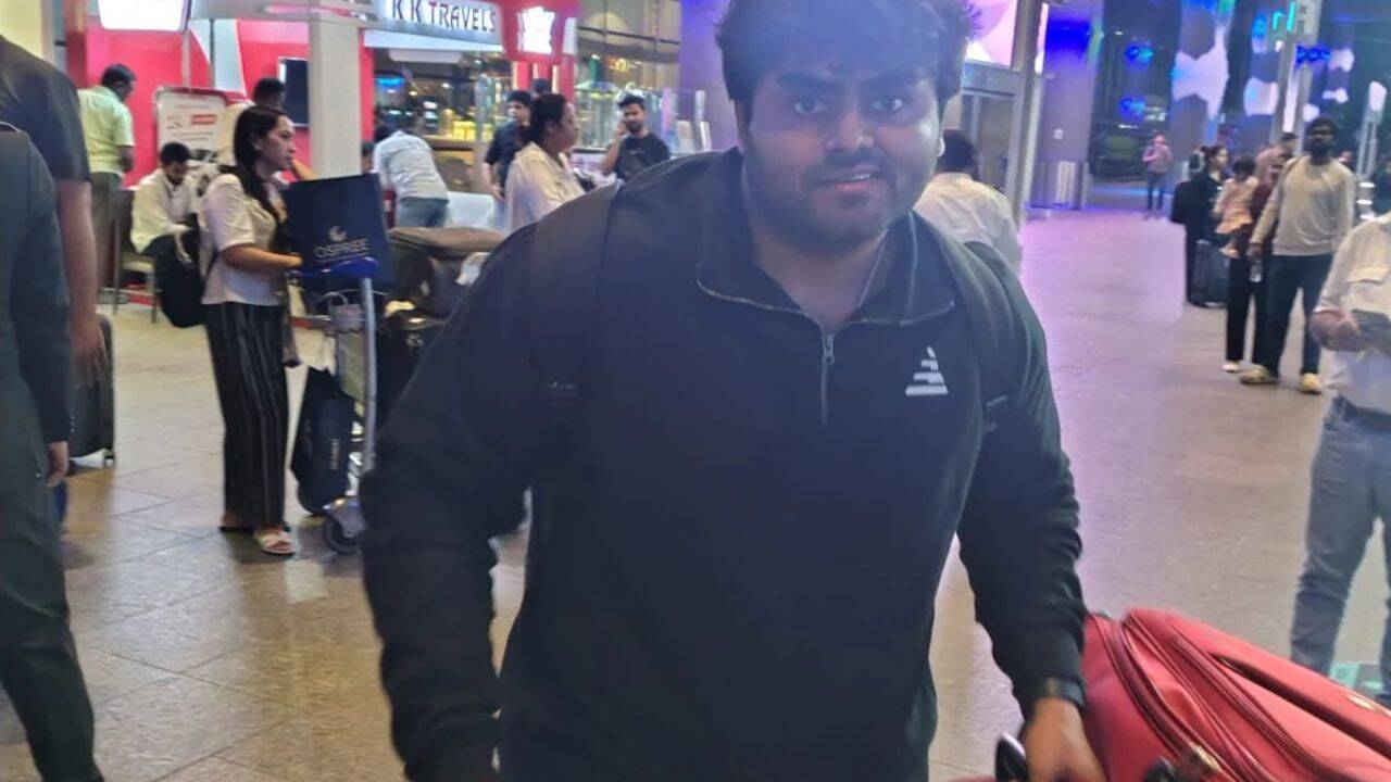 Entrepreneur secretly returns home after 4 years in US to surprise parents on Diwali; here's how they reacted