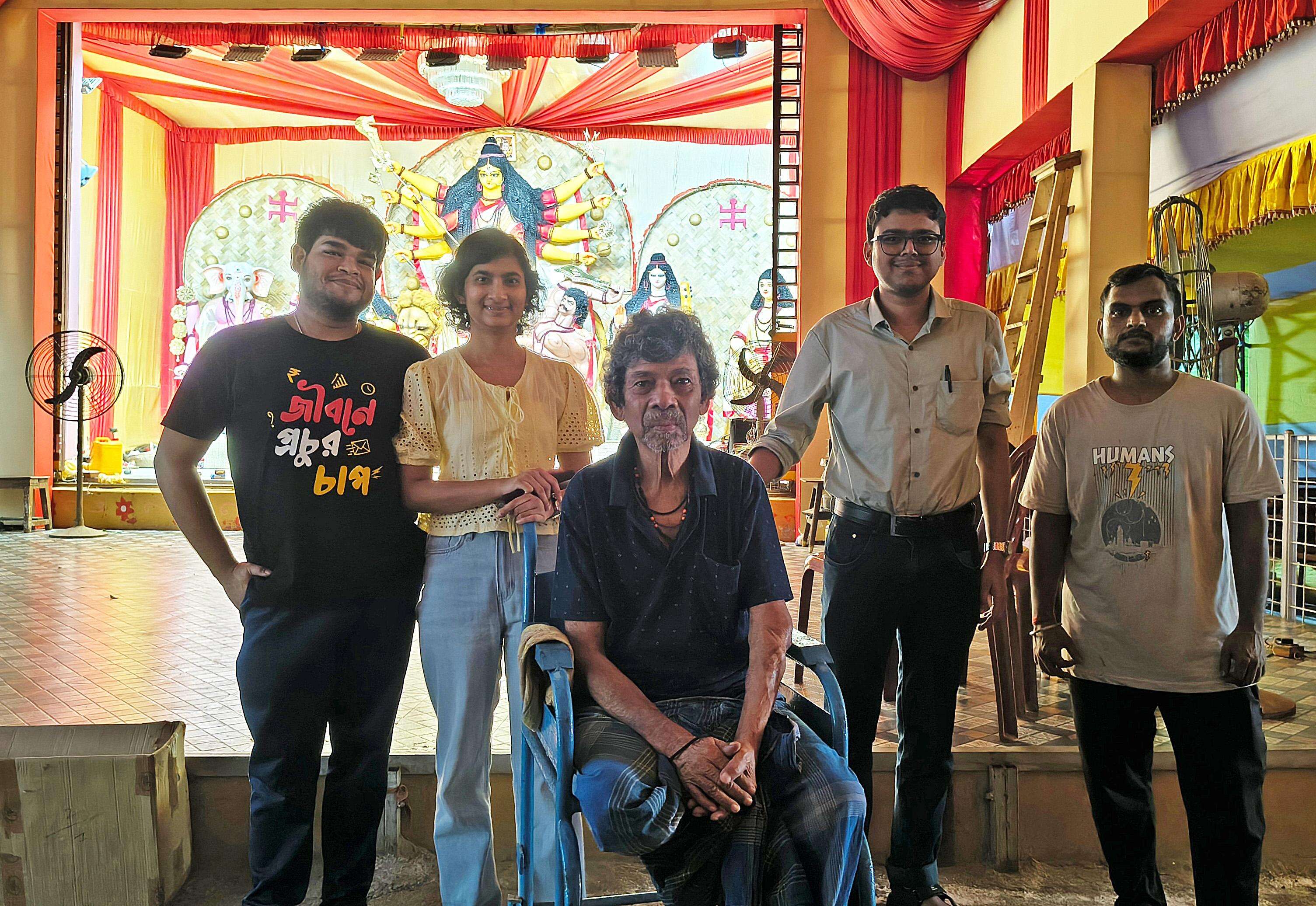 Kolkata Physicians Escort Bedridden Patient to Durga Puja After Twelve Years