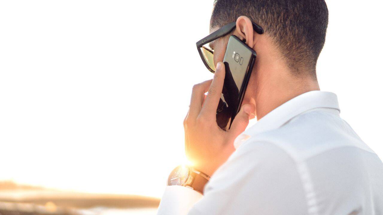5 things you should never reveal during a phone call from an unknown number