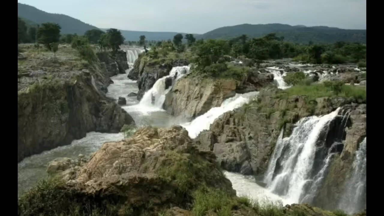 Cauvery row: Tamil Nadu moves SC, accuses Karnataka of defying CWMA order
