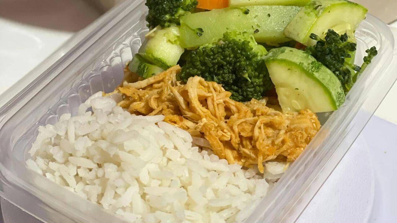 Employee under investigation for taking boss' lunch asks HR 'Why is it theft when I do it?'; claims manager took her food 3 times