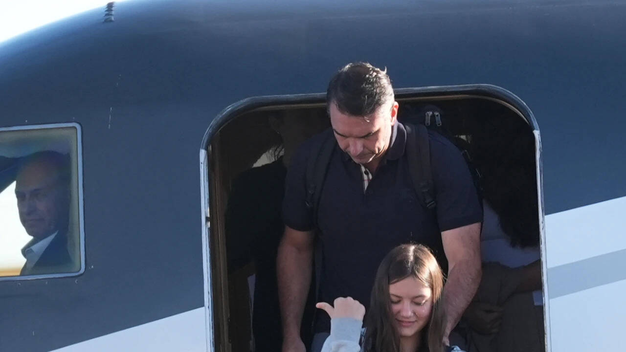 Flavio Bolsonaro lands in Miami after leaving Brazil following election defeat to Lula