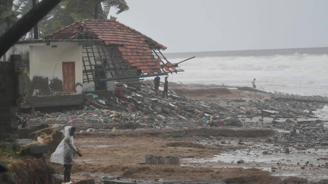 Cyclone Arnab leaves trail of destruction in Andhra, 8 killed