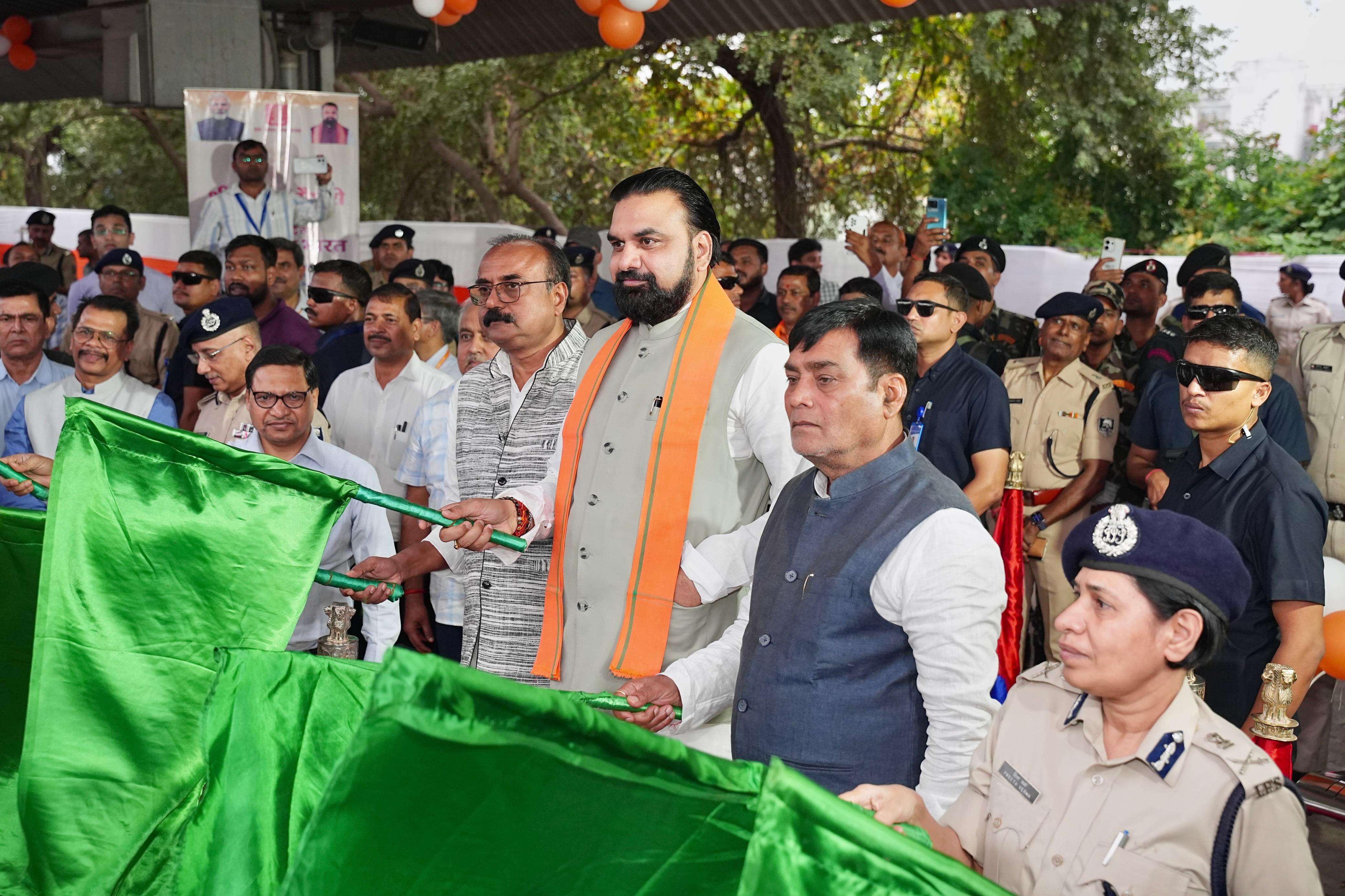 Bihar Chief Minister Flags Off Train Carrying 1,100 Passengers to Statue of Unity
