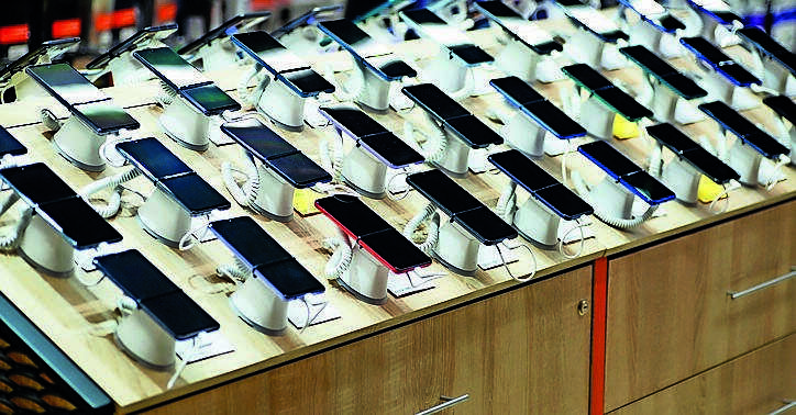 Police seize motherboards of stolen phones worth Rs 1 crore from scrap godown in Malegaon
