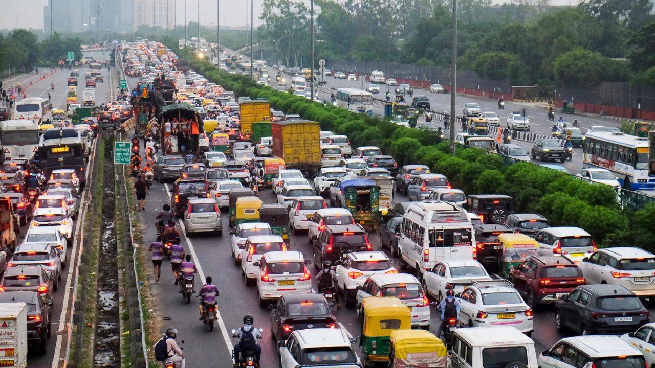 Delhi traffic police announce curbs on non-BS-VI vehicles from November 1; check what's allowed, what's not