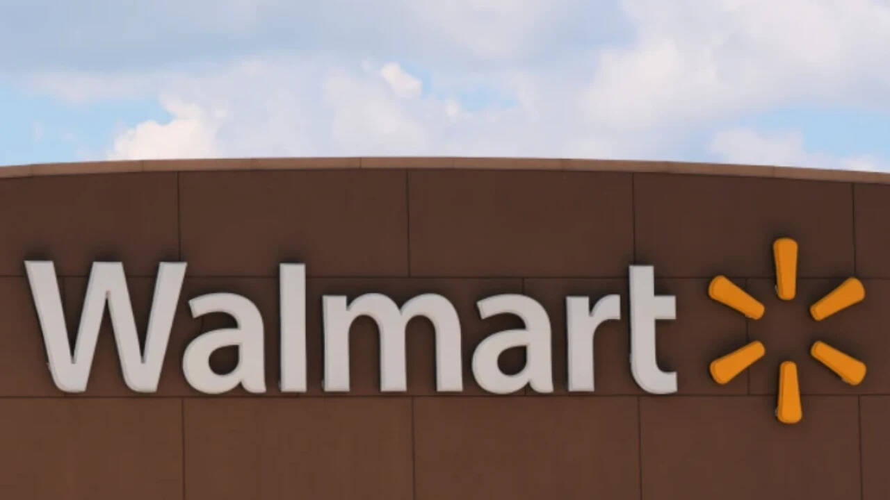 Walmart shopper's $975,000 verdict tossed over lawyer's $8,000 fee remark