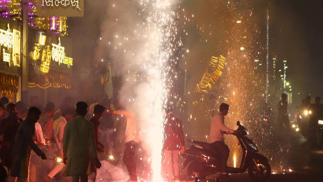 Karnataka Restricts Deepavali Fireworks to 8pm-10pm; Only Green Crackers Allowed