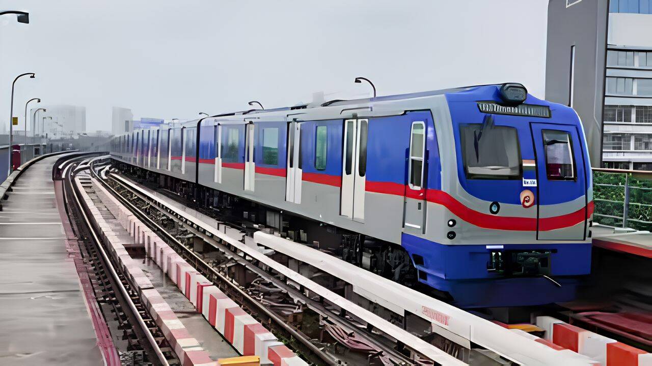 Kolkata Metro Halted for Nine Hours Amid Technical Glitch