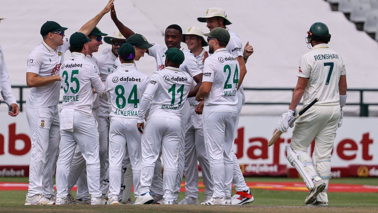 Australia hammered by Harmer in Cape Town as South Africa take series 2-1