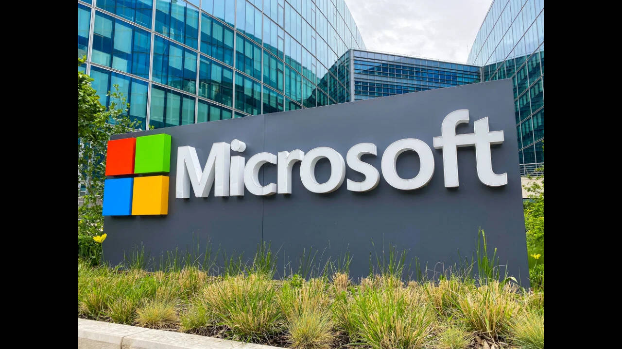 Microsoft's ex-lawyer, now Washington governor, takes a dig at company