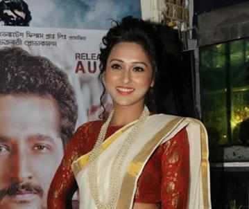 Mimi Chakraborty plans to sport kasavu saree this Puja | Bengali Movie News  - Times of India