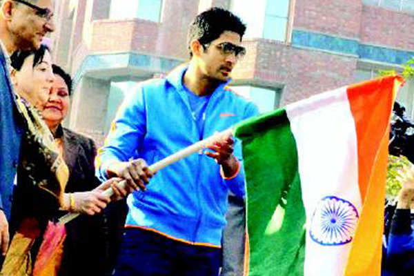 Vijender Singh flags off a marathon, 'Run For Manavta' organised in Greater Noida