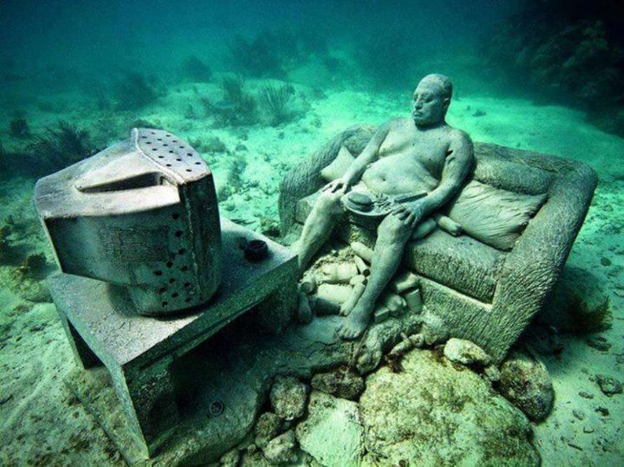 Cancun underwater sculpture museum: MUSA (Museo Subacuático de Arte)