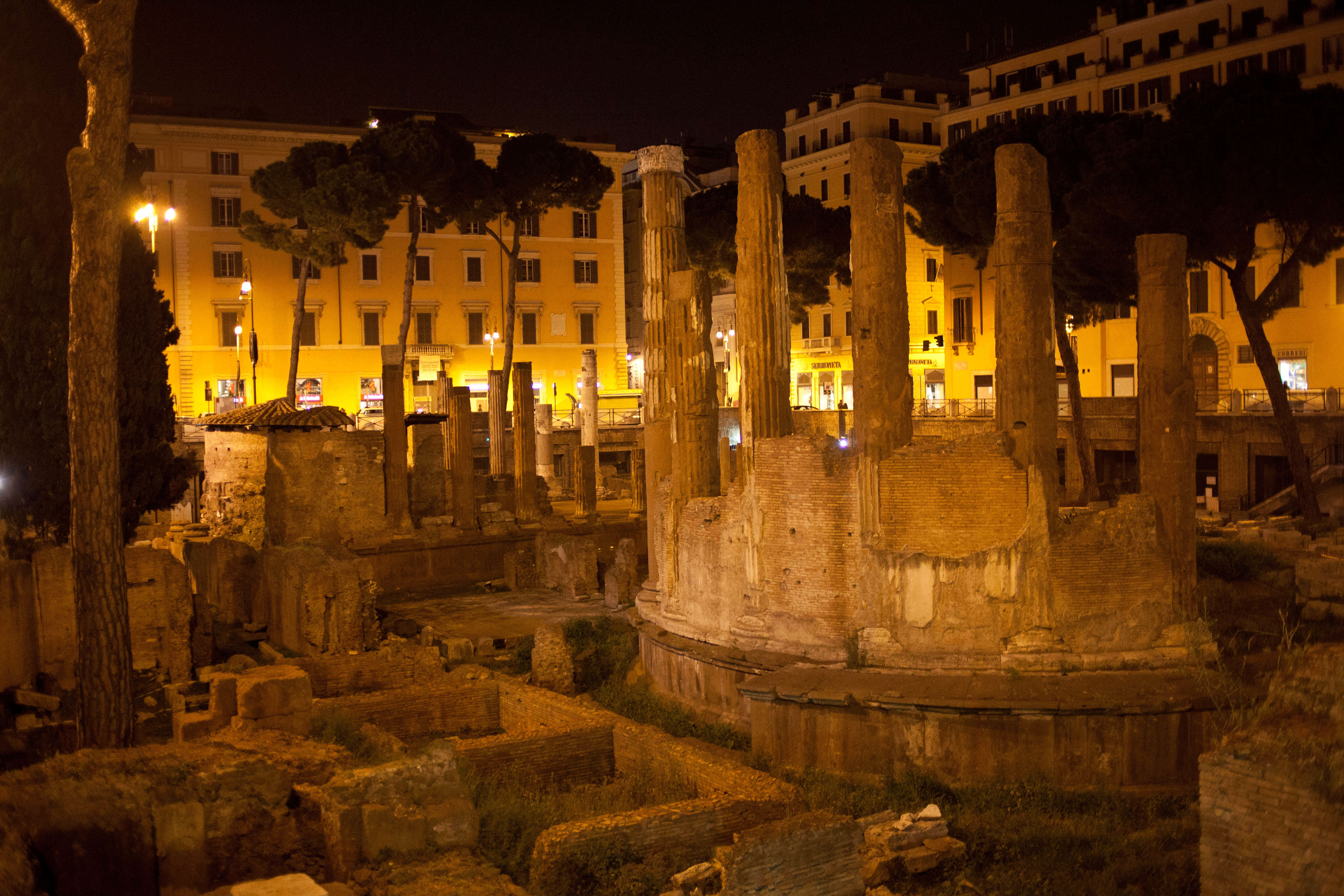 Largo di Torre Argentina