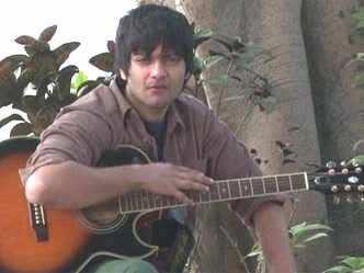 Watch Ali Fazal doing an impromptu jam session and playing the guitar | Hindi Movie News - Bollywood - Times of India